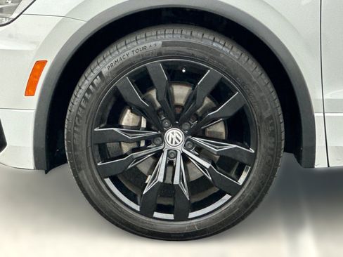 Used 2020 Volkswagen Tiguan SE R-Line FWD image 13