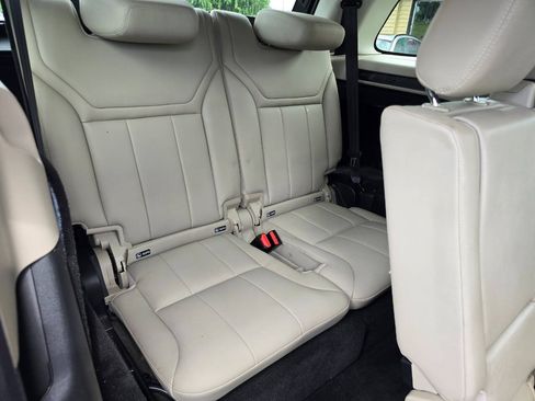 Used 2018 Land Rover Discovery SE AWD/4WD image 33