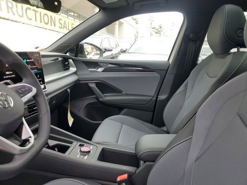 New 2026 Volkswagen Tiguan SE R-Line FWD image 17