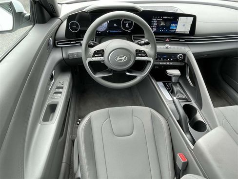 Used 2024 Hyundai Elantra SEL image 13