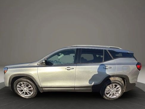Used 2024 GMC Terrain SLT image 8