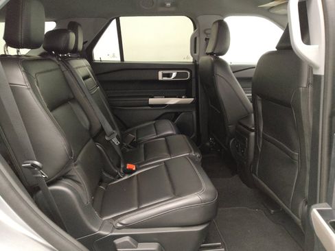 Used 2024 Ford Explorer XLT w/ Equipment Group 202A image 19