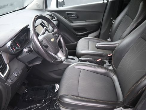 Used 2019 Chevrolet Trax LT w/ LT Convenience Package image 15