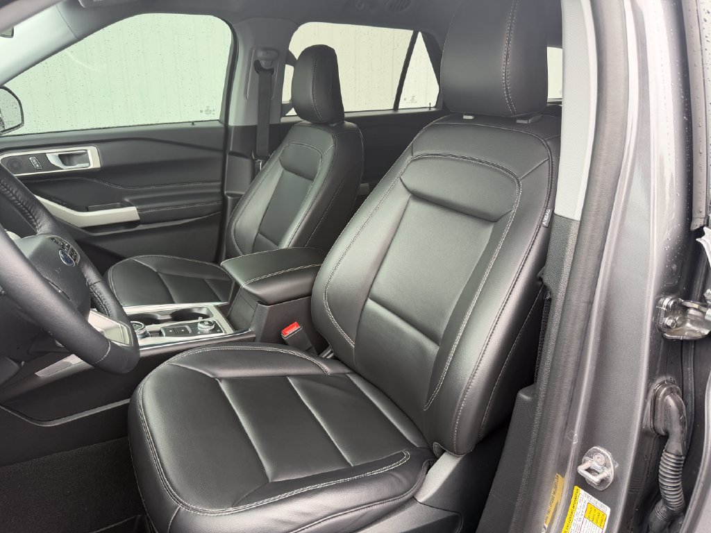Used 2024 Ford Explorer XLT w/ Equipment Group 202A AWD/4WD image 23