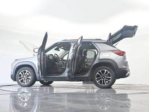 Used 2025 Chevrolet TrailBlazer LT FWD image 40