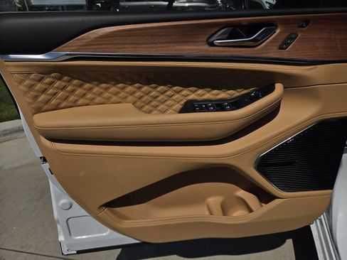 New 2026 Jeep Grand Cherokee Summit AWD/4WD image 18