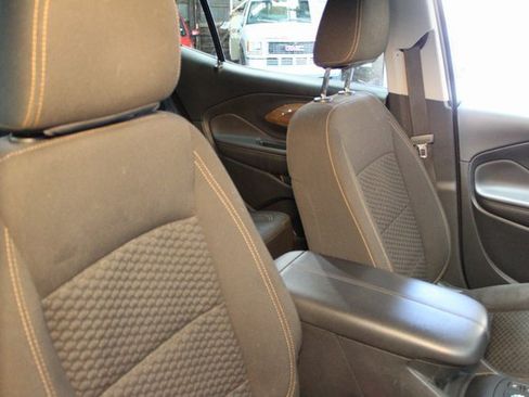 Used 2021 GMC Terrain SLE w/ Driver Convenience Package image 11