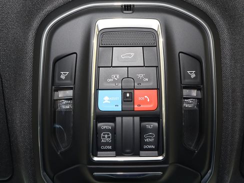 New 2025 Jeep Grand Cherokee L Altitude image 30