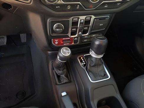 Used 2024 Jeep Gladiator Sport image 8