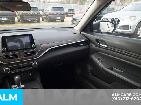 Used 2025 Nissan Altima 2.5 SV image 18