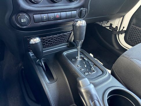 Used 2018 Jeep Wrangler Unlimited Sport w/ Connectivity Group AWD/4WD image 9