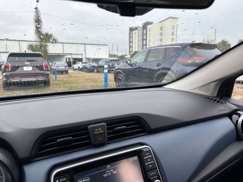 Used 2025 Nissan Versa SV image 35