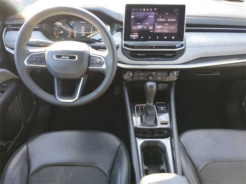 Used 2024 Jeep Compass Latitude image 15