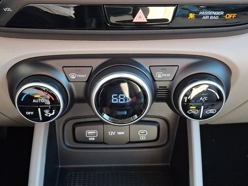 Certified 2025 Hyundai Venue SEL FWD image 16