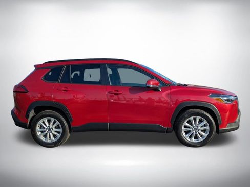 Used 2024 Toyota Corolla Cross LE image 3