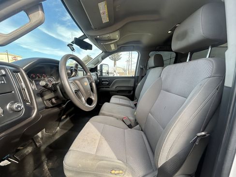 Used 2019 Chevrolet Silverado 2500 W/T w/ WT Convenience Package image 6
