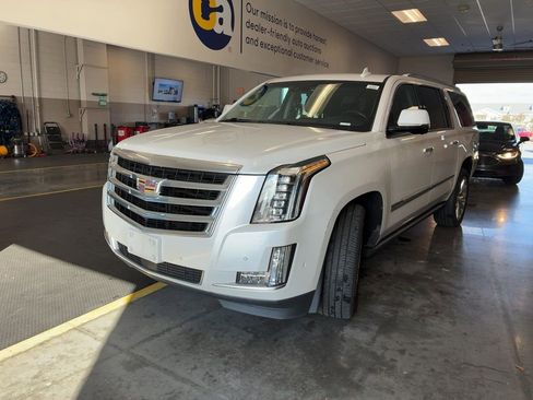 Used 2018 Cadillac Escalade ESV Premium Luxury image 1