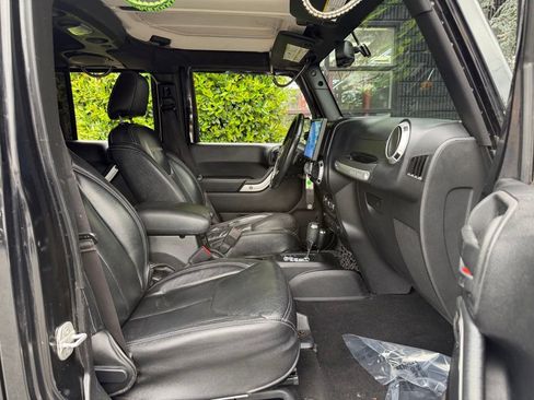 Used 2013 Jeep Wrangler Unlimited Sahara w/ Connectivity Group AWD/4WD image 33