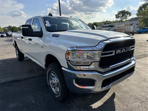 Used 2024 RAM 2500 Tradesman w/ Chrome Appearance Group image 4
