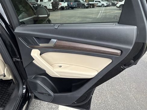 Used 2021 Audi Q5 Prestige w/ Prestige Package image 16