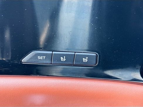 Used 2023 Kia Carnival SX image 19