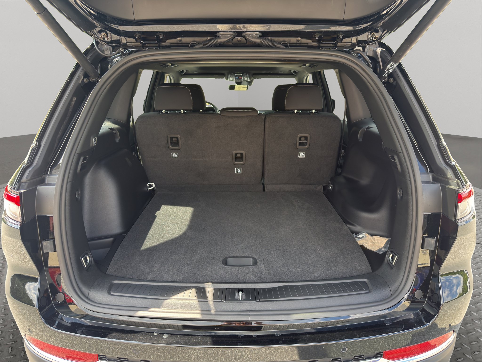 New 2027 Jeep Grand Cherokee Laredo X RWD image 8