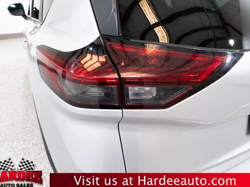 Used 2024 Nissan Rogue SV FWD image 9