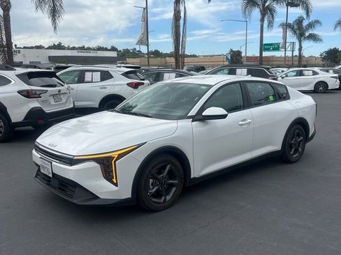 Used 2025 Kia K4 LXS image 1