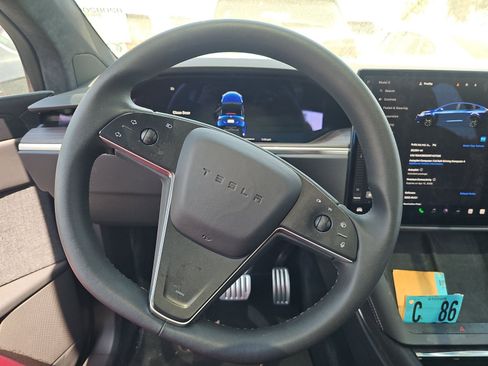 Used 2024 Tesla Model X image 17