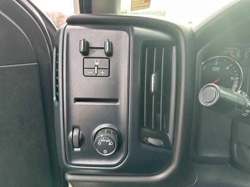 Used 2019 Chevrolet Silverado 2500 W/T image 12