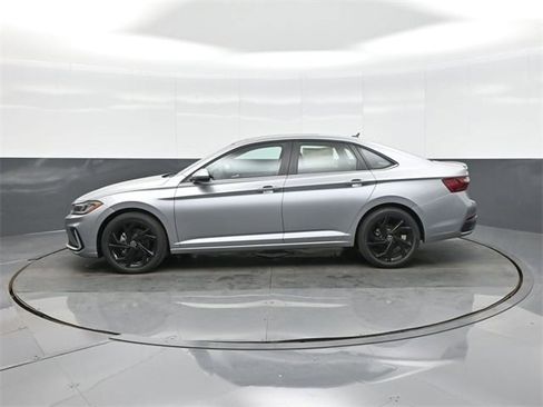 New 2025 Volkswagen Jetta SE image 4