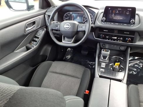 Used 2025 Nissan Rogue SV FWD image 5