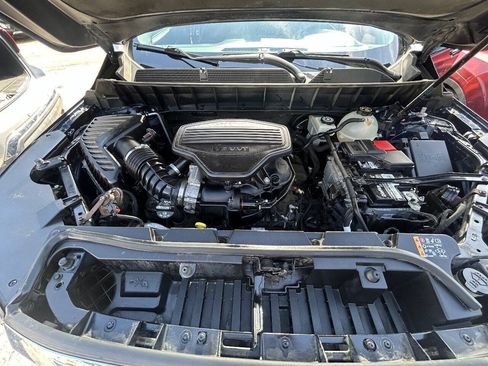 Used 2017 GMC Acadia SLE FWD image 16