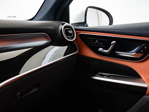 Certified 2025 Mercedes-Benz GLC 300 4MATIC image 39