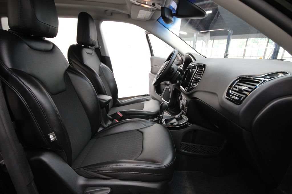 Used 2020 Jeep Compass Latitude AWD/4WD image 26