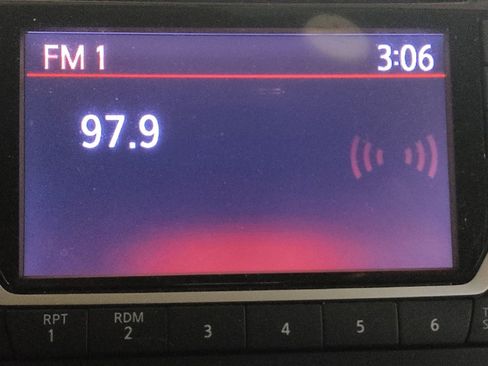 Used 2018 Nissan Frontier SV image 25