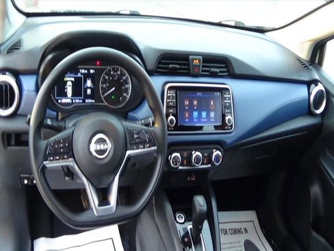 Used 2025 Nissan Versa SV image 12