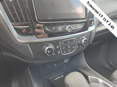 Used 2023 Chevrolet Traverse LT image 30