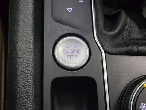 Used 2020 Volkswagen Atlas Cross Sport SEL image 48