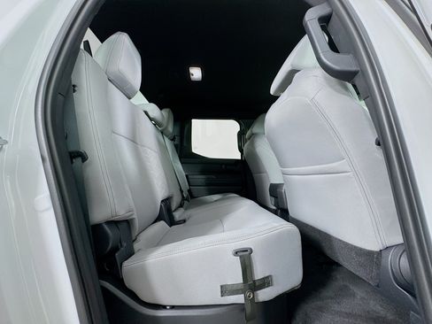 Certified 2025 Toyota Tacoma SR5 AWD/4WD image 24