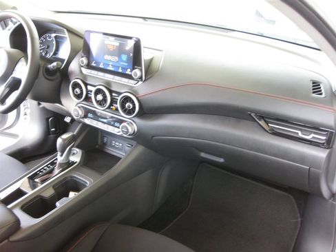 Used 2025 Nissan Sentra SR FWD image 37