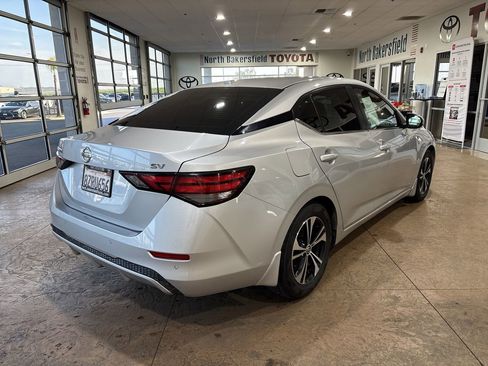 Used 2022 Nissan Sentra SV image 2