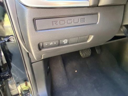Used 2023 Nissan Rogue S image 15