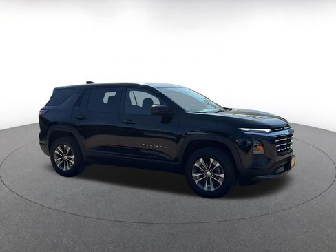 Used 2025 Chevrolet Equinox LT FWD image 2
