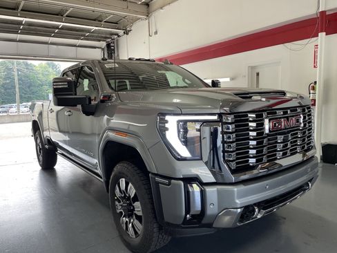 New 2026 GMC Sierra 2500 Denali w/ Denali Reserve Package AWD/4WD image 3