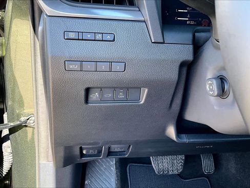 Used 2025 Lexus GX 550 w/ Accessory Package (2T) image 31