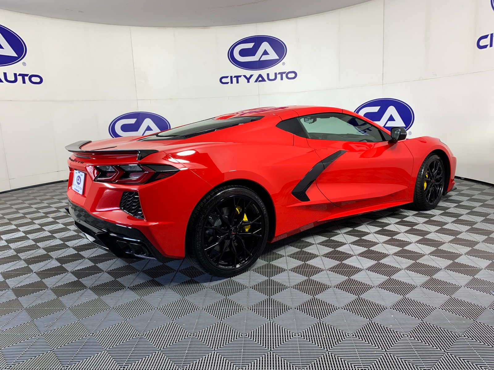 Used 2025 Chevrolet Corvette Stingray Coupe w/ 1LT RWD image 3