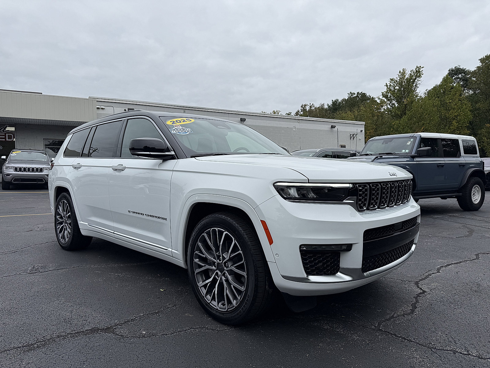 Certified 2025 Jeep Grand Cherokee L Summit AWD/4WD image 33