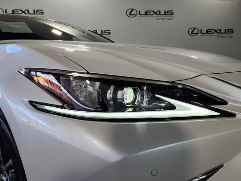 Used 2024 Lexus ES 300h w/ Premium Package image 5