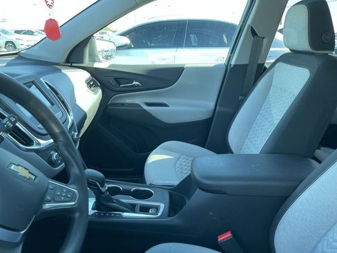 Used 2024 Chevrolet Equinox LS w/ LS Convenience Package FWD image 3